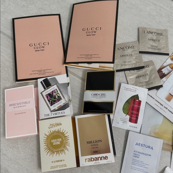 Assorted Beauty Sample Set - Picture 3 of 11